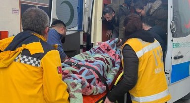 Enkazdan sağ çıkan vatandaşı Manisa ekibi hastaneye ulaştırdı