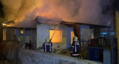 Evi yanan aileye belediye sahip çıktı