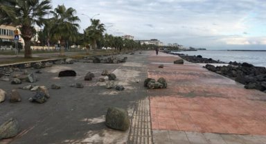 Fırtına Samsun sahilini vurdu