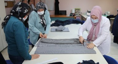 Gölcüklü anneler depremzedeler için üretiyor