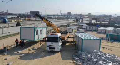 Hatay'da Konya'nın ilk konteynerleri yerleştiriliyor