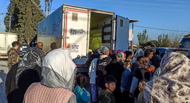 Hatay'da yardımlar mahalle mahalle teslim ediliyor