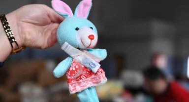 Hem oyuncağını, hem harçlığını yollamış...