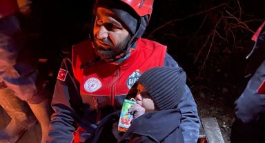 İki gün boyunca kanepeye tutunan Mikail bebeğe GÜRAK nefes oldu