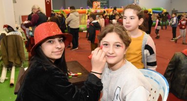 İzmir Foçalı çocukların şenlik sevinci