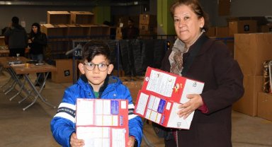 İzmir Karabağlar'dan karne parasını depremzedelere bağışladı