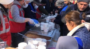 İzmit depremin yaralarını sarmak için dört koldan seferber