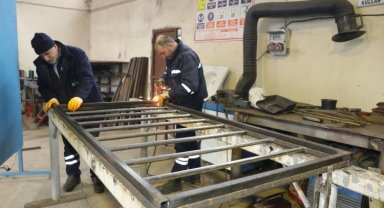 İzmit öz kaynaklarıyla depremzedeler için üretiyor