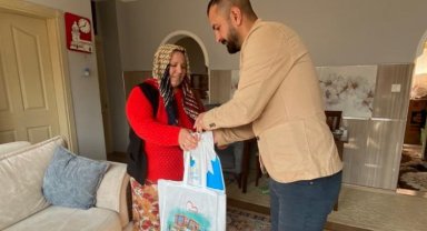 İzmit'e yerleşen depremzedeleri yalnız bırakmıyorlar