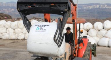 İzmit'ten afetzede çiftçilere yem desteği