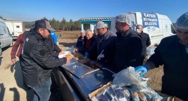 Kayseri Büyükşehir'den deprem bölgesine 'sıcak' destek