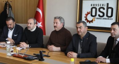 Kayseri Deprem Koordinasyon Merkezi'ne yardımlar sürüyor