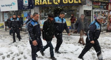 Kış gününde evsizler sıcak yuvaya kavuştu