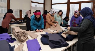 KO-MEK'ten depremzedeler için kışlık çocuk takımları