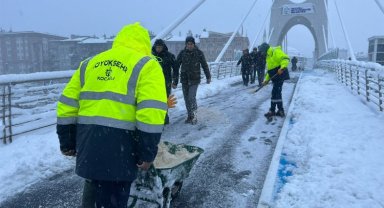 Kocaeli'de karla mücadele 7/24 sürüyor