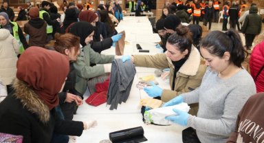 Kocaeli'den deprem bölgesine 329 tır 'ayni' destek