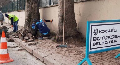 Kocaeli'nin 'Timi' hastane kaldırımlarını onardı