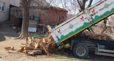 Manisa'dan depremzedelere yakacak yardımı
