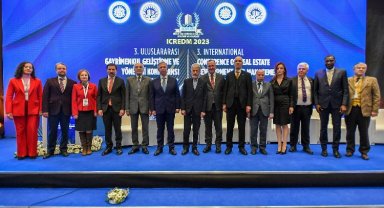 Mansur Yavaş Gayrimenkul Konferansı'na katıldı