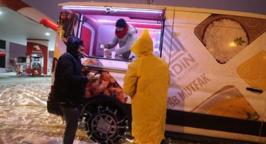 Mardin Büyükşehir'den vatandaşa sıcak çorba