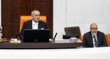 Meclis, 3 haftalık ara sonrası tartışmalı açıldı