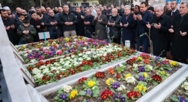 Merhum Başbakan Erbakan kabri başında anıldı