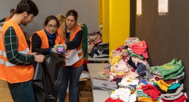 Mersin depremzedeler için dayanışıyor