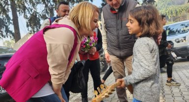 Minik Hena 'Gesi Bağları' ile gönüllere dokundu