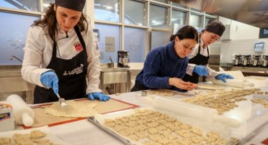 Mutfak, afetzedeler için 24 saat üretimde