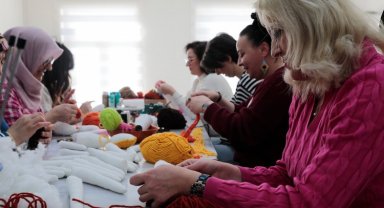 Nevşehirli kadınlardan depremzedeler için bez bebek