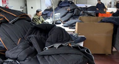 Sanayicinin deprem fedakârlığı... İşlerini bırakıp tulum üretiyorlar