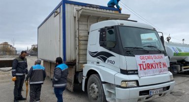 Seyyar tuvalet ve çadırlar deprem bölgesine gidiyor