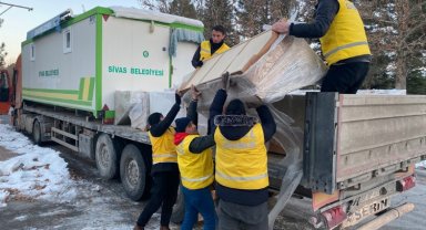 Sivas'tan 20 konteyner deprem bölgesine ulaştı
