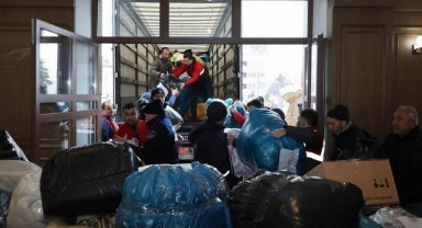 Yardım tırları yola koyuldu