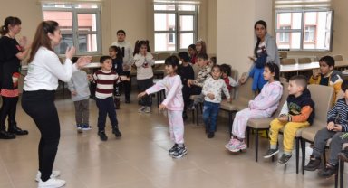 Afetzede çocukların yüzleri Kartepe'de güldü