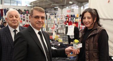 BESOB yönetiminden kadın esnaflara çiçekli ziyaret