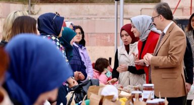Bilecik'te depremzede vatandaşlar yararına kermes