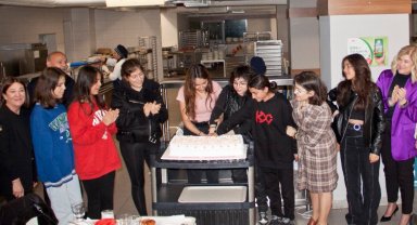 Bursa'da 'Kır Çiçekleri'nden 8 Mart'a erken kutlama