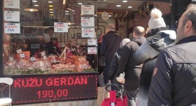 Bursa'da ucuz et kuyruğu