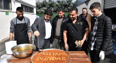 Bursa'ya göç eden depremzede vatandaştan künefeli teşekkür
