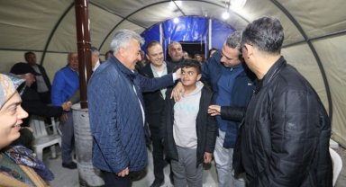 CHP'li vekillerden Güzelbahçe'deki 'Konteyner Kent'e ziyaret