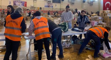 Çiğli Belediyesi depremzedeleri ziyaret ediyor