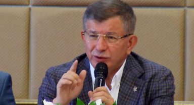 Davutoğlu, yardımcılarını toplantıya çağırdı