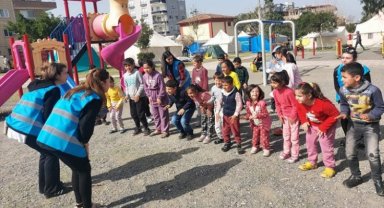 Denizli İskenderunlu çocuklara moral oluyor