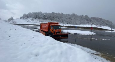 Düzce-Zonguldak yolunda yoğun kar yağışı