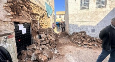 Eski Urfa sokaklarındaki molozlar kaldırılıyor