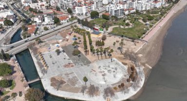 Finike Meydanı yeni çehresine kavuşuyor