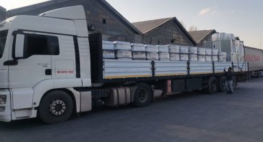 Hatay'a 4 tır, Maraş'a 1 tır içme suyu