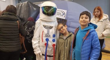 İzmir Foça'da çocuklar uzay küresi ile öğrendi