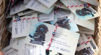 İzmir'de kadınlar Marteniçka ile dilek tuttular